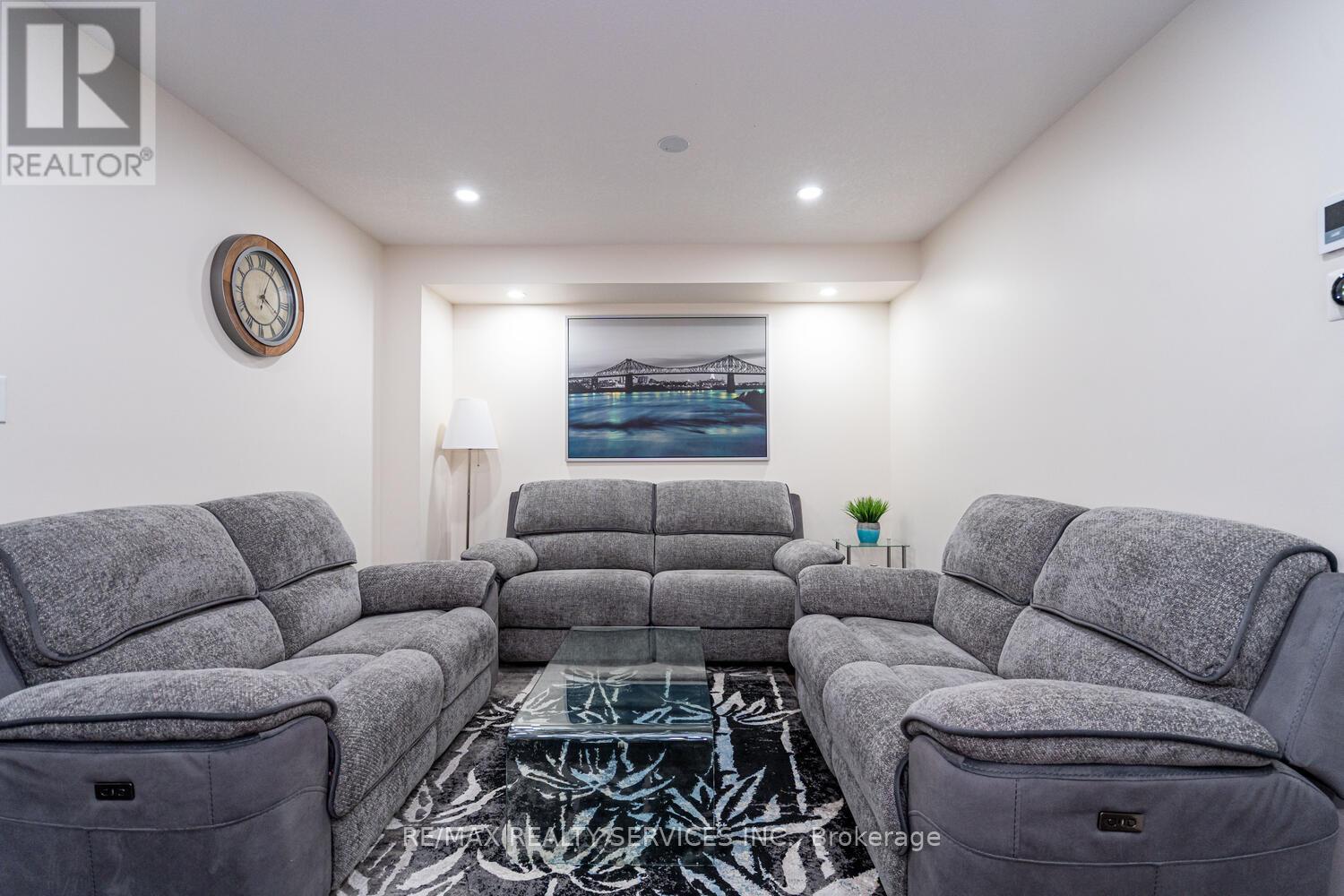 11 Hoover Road, Brampton, ON - Indoor Photo Showing Living Room