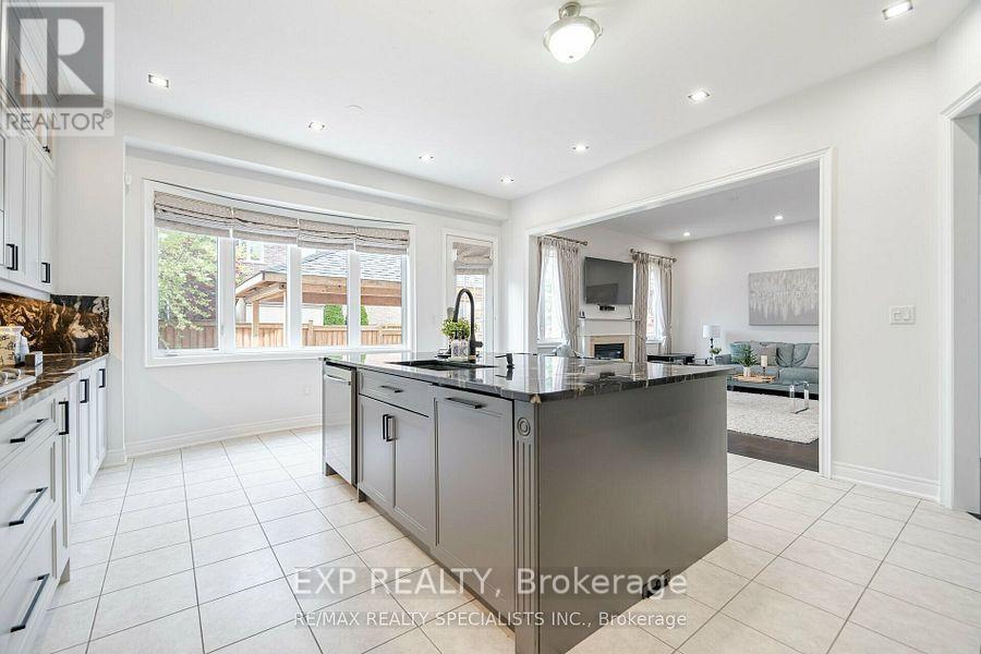 Main - 448 Dougall Avenue, Caledon, ON - Indoor Photo Showing Kitchen With Upgraded Kitchen
