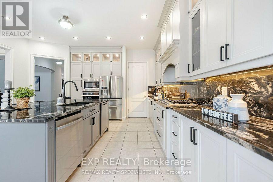 Main - 448 Dougall Avenue, Caledon, ON - Indoor Photo Showing Kitchen With Upgraded Kitchen