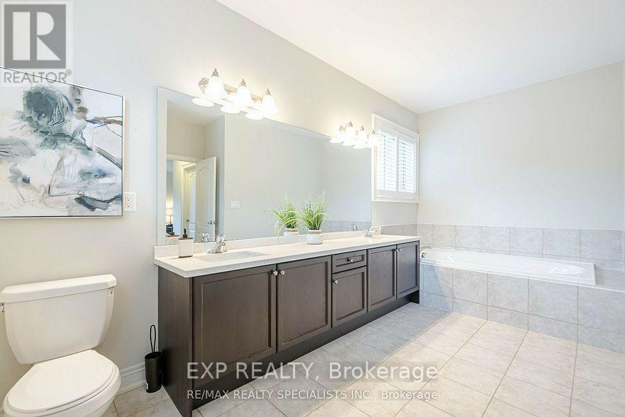 Main - 448 Dougall Avenue, Caledon, ON - Indoor Photo Showing Bathroom