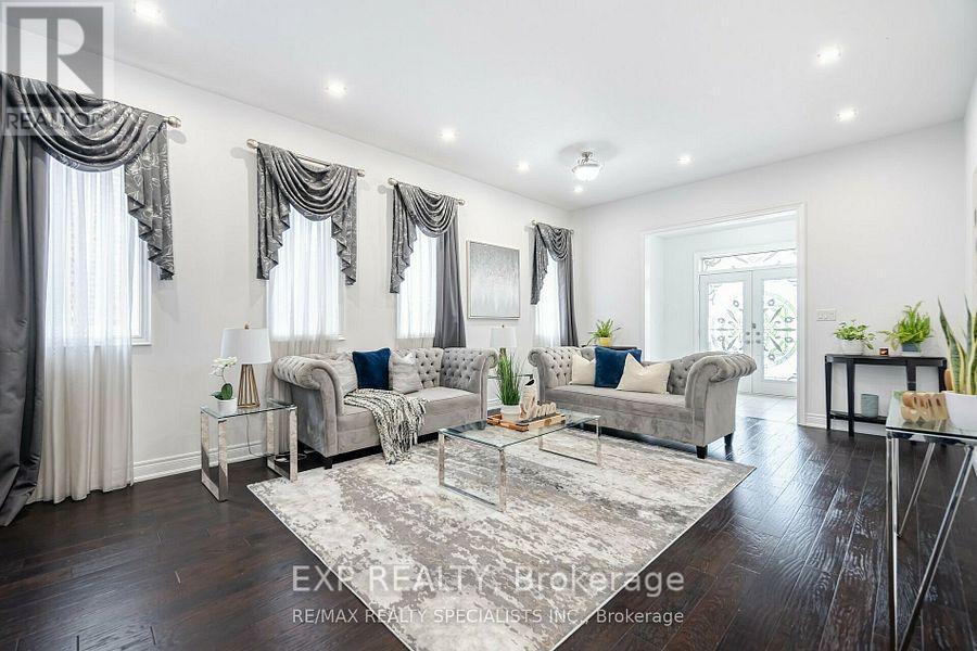Main - 448 Dougall Avenue, Caledon, ON - Indoor Photo Showing Living Room