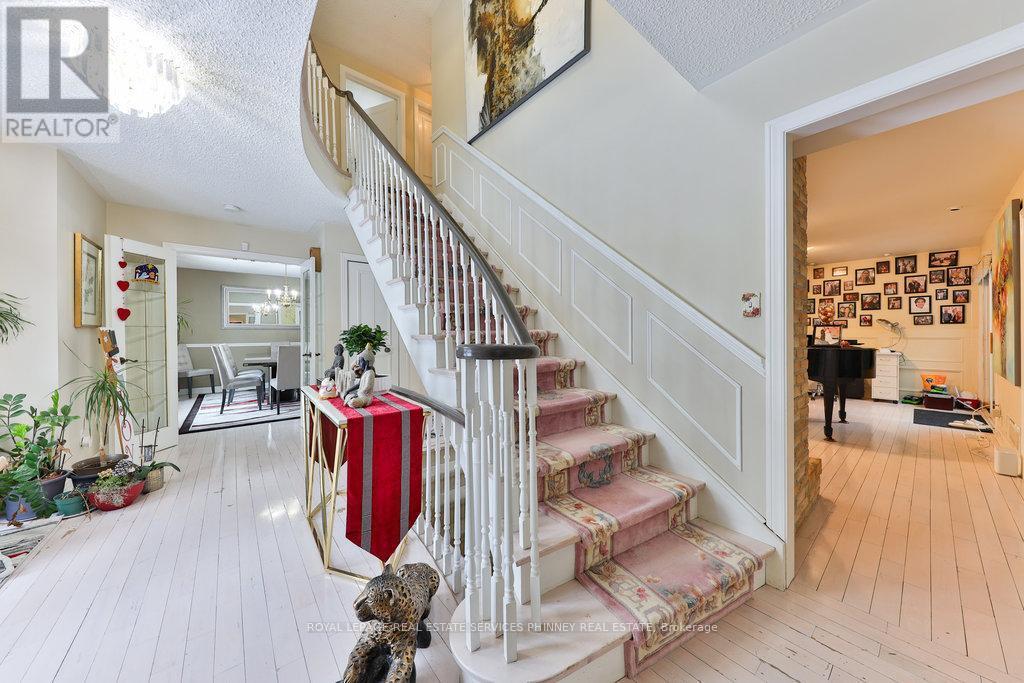 386 Pinetree Way, Mississauga, ON - Indoor Photo Showing Other Room