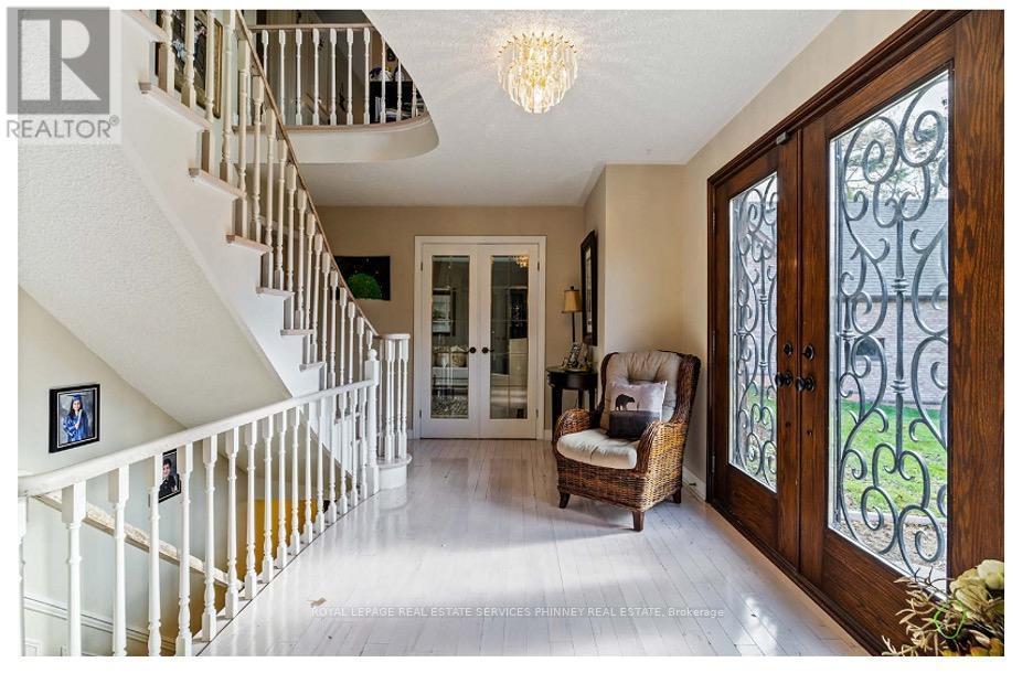 386 Pinetree Way, Mississauga, ON - Indoor Photo Showing Other Room