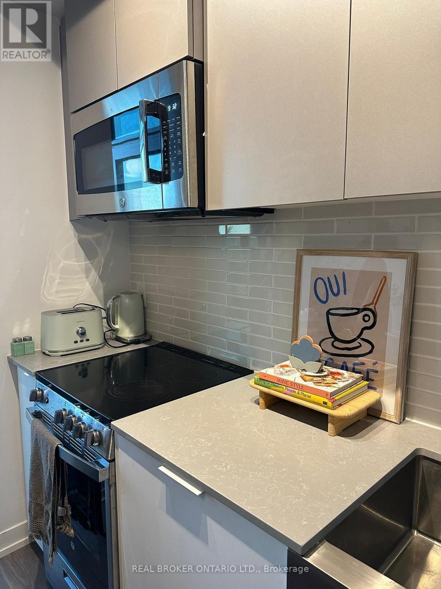 820 - 270 Dufferin Street, Toronto, ON - Indoor Photo Showing Kitchen With Double Sink