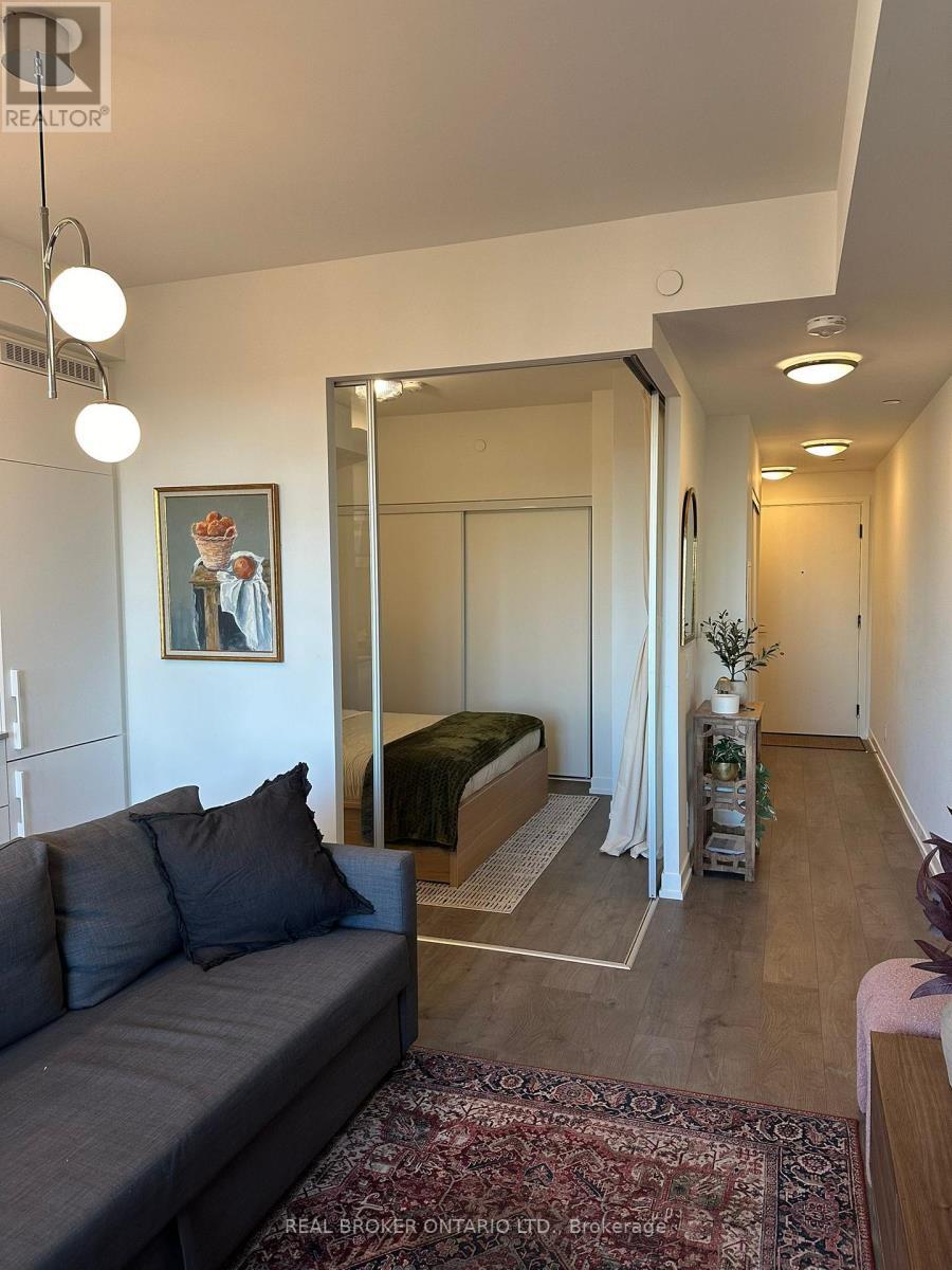 820 - 270 Dufferin Street, Toronto, ON - Indoor Photo Showing Living Room