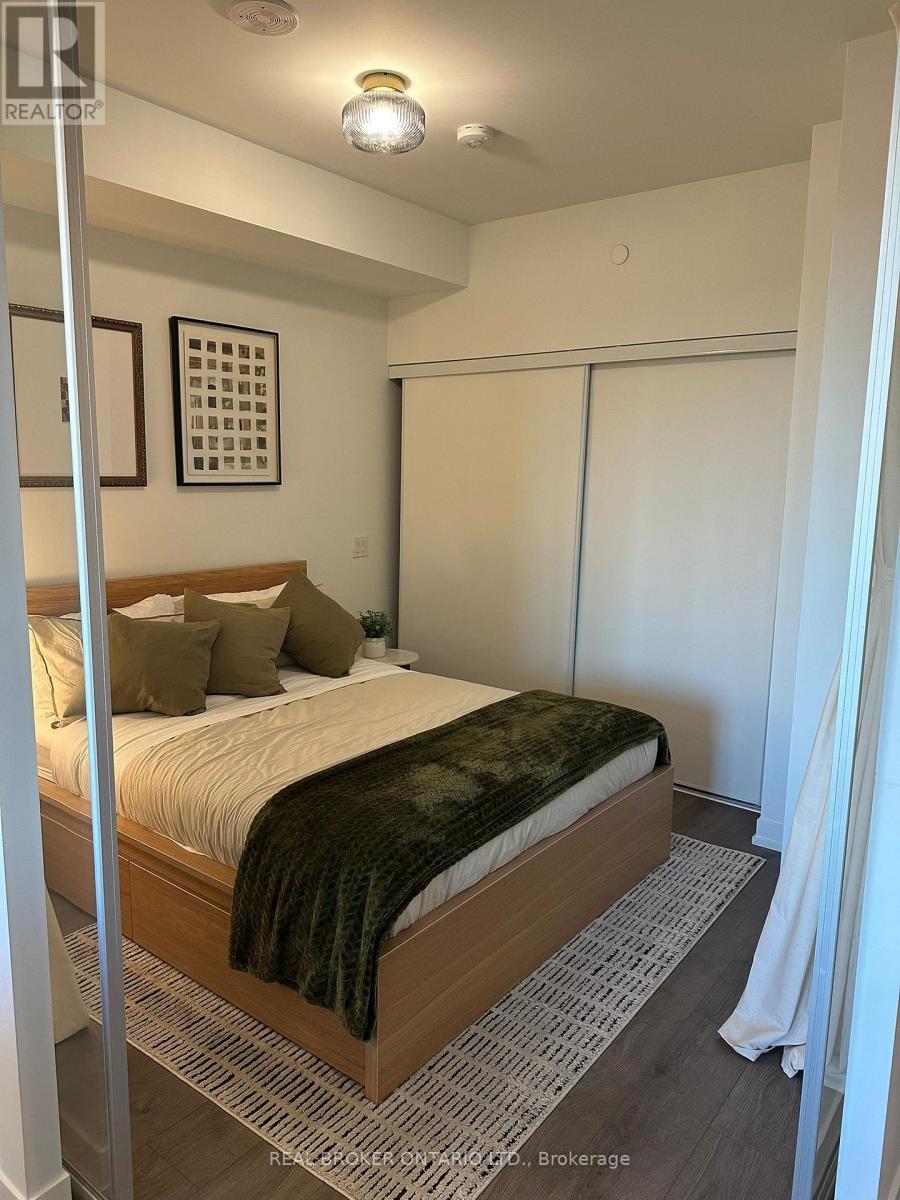 820 - 270 Dufferin Street, Toronto, ON - Indoor Photo Showing Bedroom