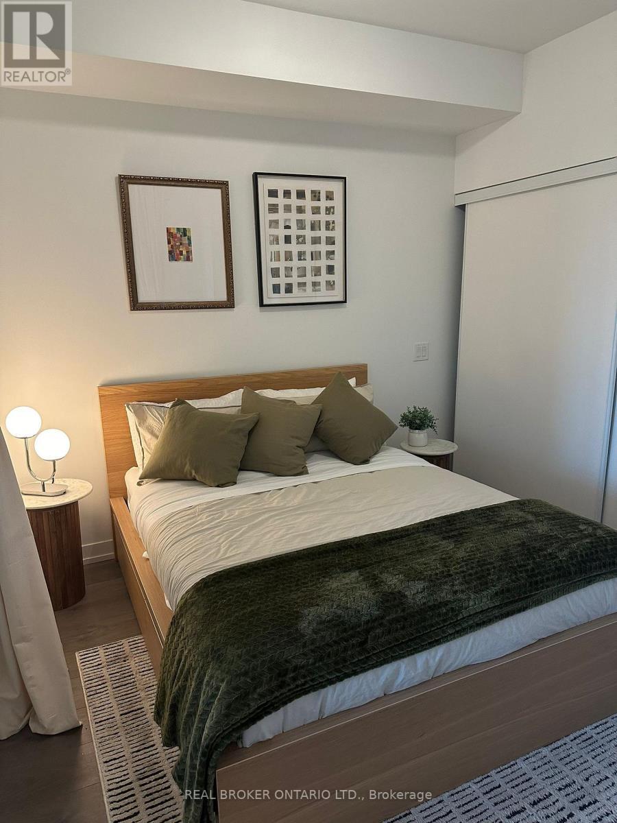 820 - 270 Dufferin Street, Toronto, ON - Indoor Photo Showing Bedroom