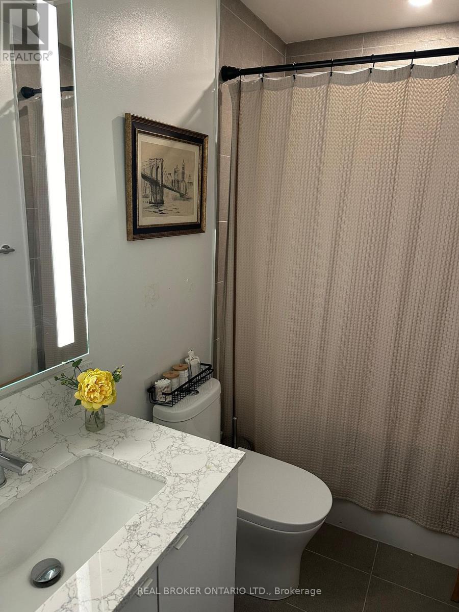 820 - 270 Dufferin Street, Toronto, ON - Indoor Photo Showing Bathroom
