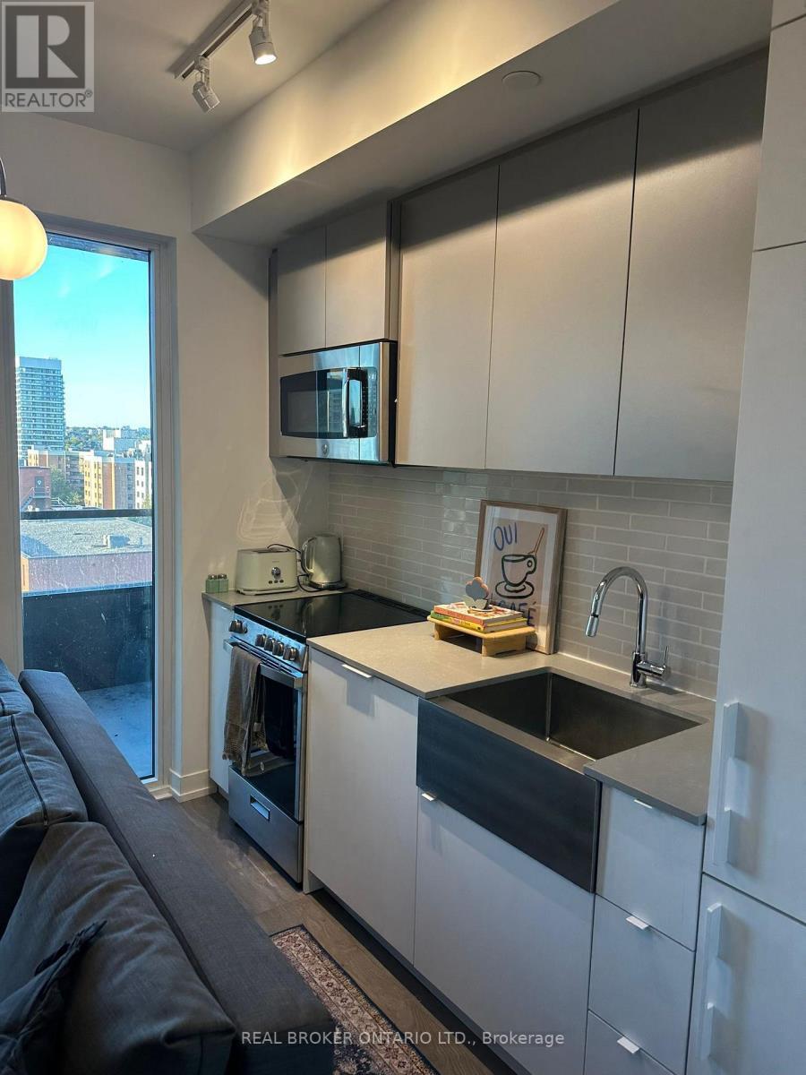 820 - 270 Dufferin Street, Toronto, ON - Indoor Photo Showing Kitchen
