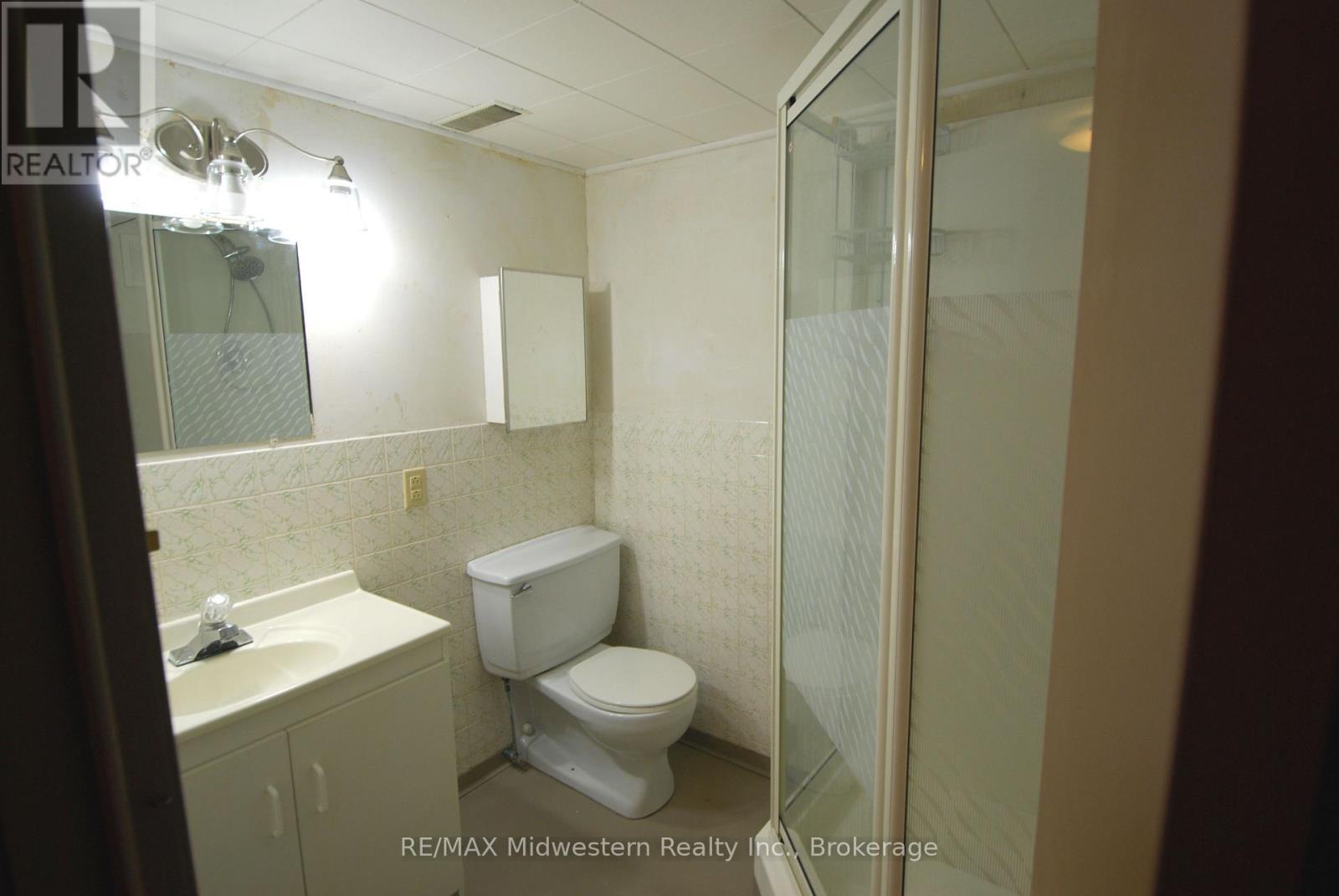 520 Princess Anne Street, Wellington North (Mount Forest), ON - Indoor Photo Showing Bathroom
