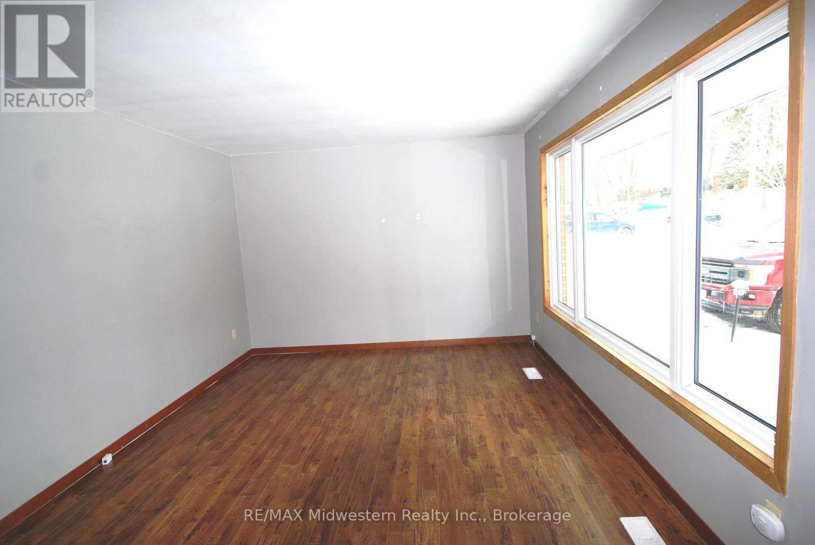 520 Princess Anne Street, Wellington North (Mount Forest), ON - Indoor Photo Showing Other Room