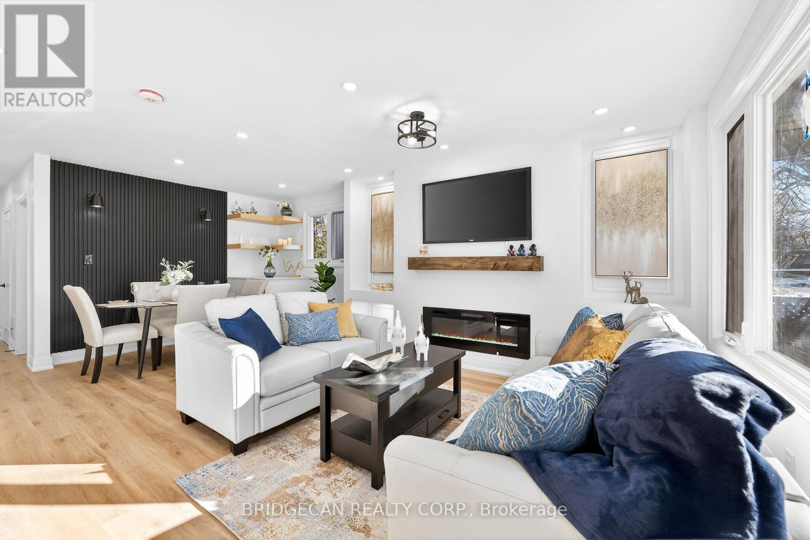 40 Westaway Place, Hamilton, ON - Indoor Photo Showing Living Room With Fireplace