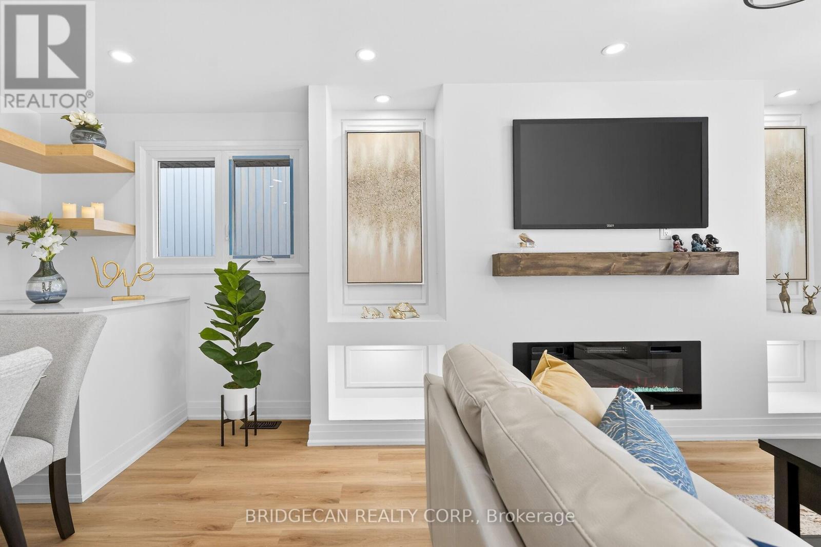 40 Westaway Place, Hamilton, ON - Indoor With Fireplace