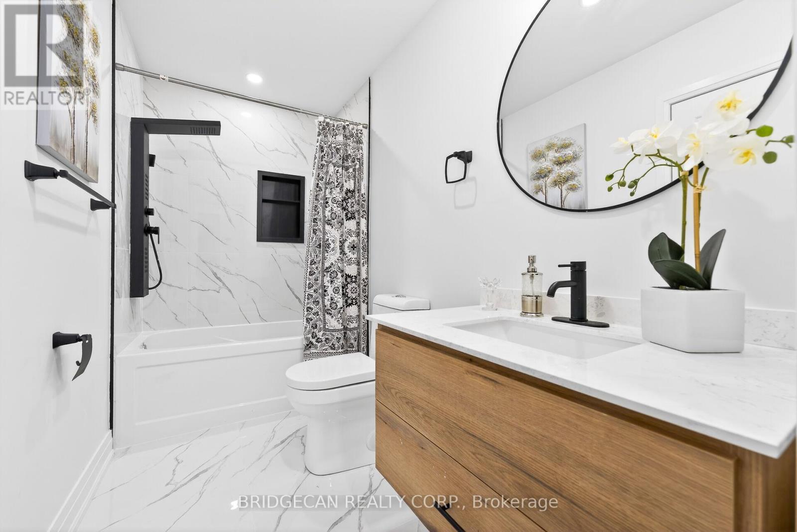 40 Westaway Place, Hamilton, ON - Indoor Photo Showing Bathroom