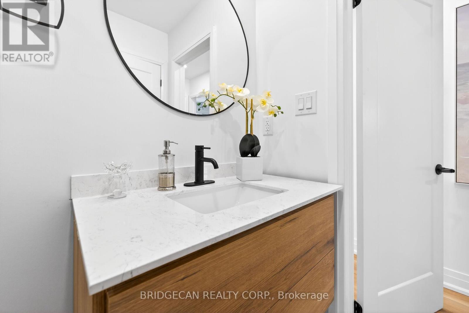 40 Westaway Place, Hamilton, ON - Indoor Photo Showing Bathroom