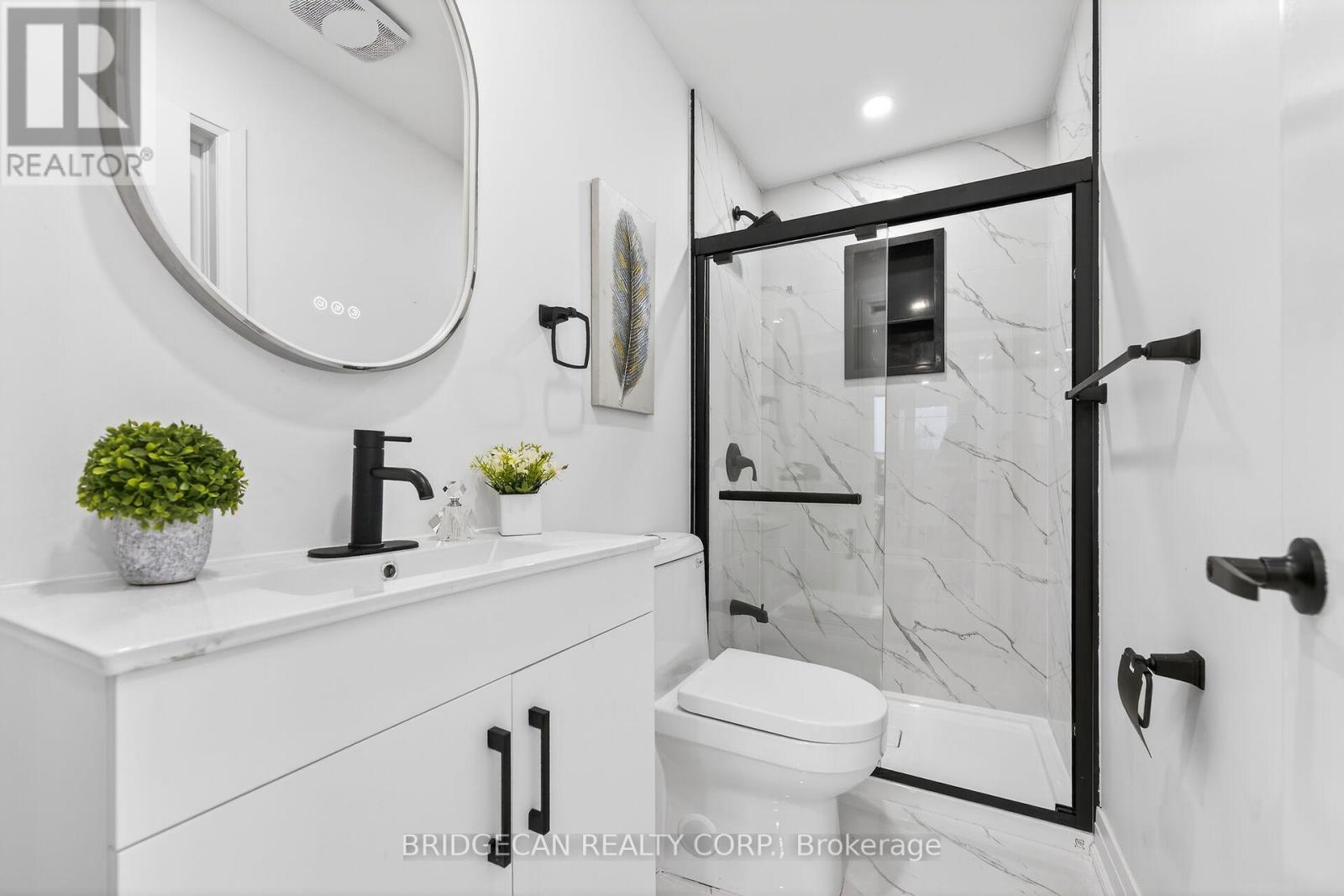 40 Westaway Place, Hamilton, ON - Indoor Photo Showing Bathroom