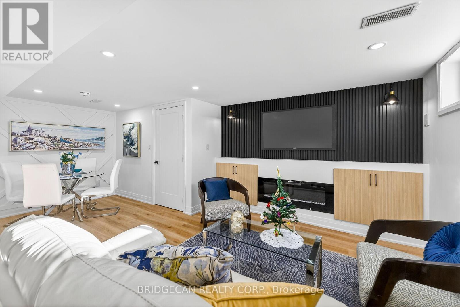 40 Westaway Place, Hamilton, ON - Indoor Photo Showing Living Room