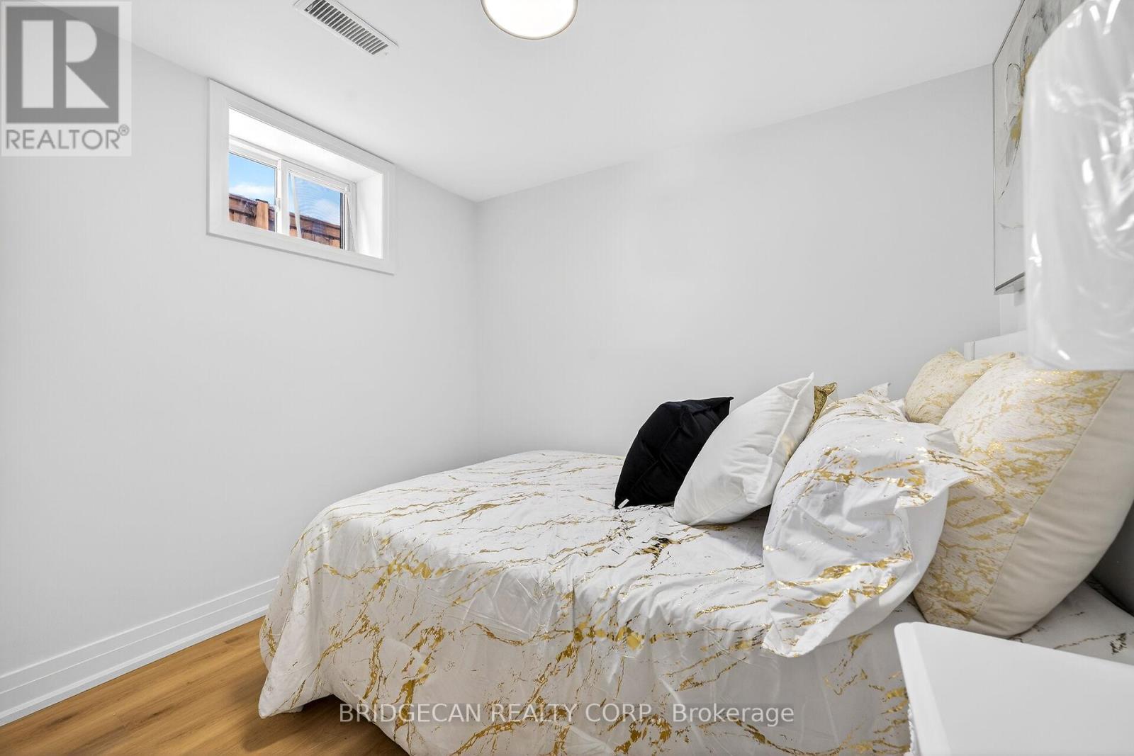 40 Westaway Place, Hamilton, ON - Indoor Photo Showing Bedroom