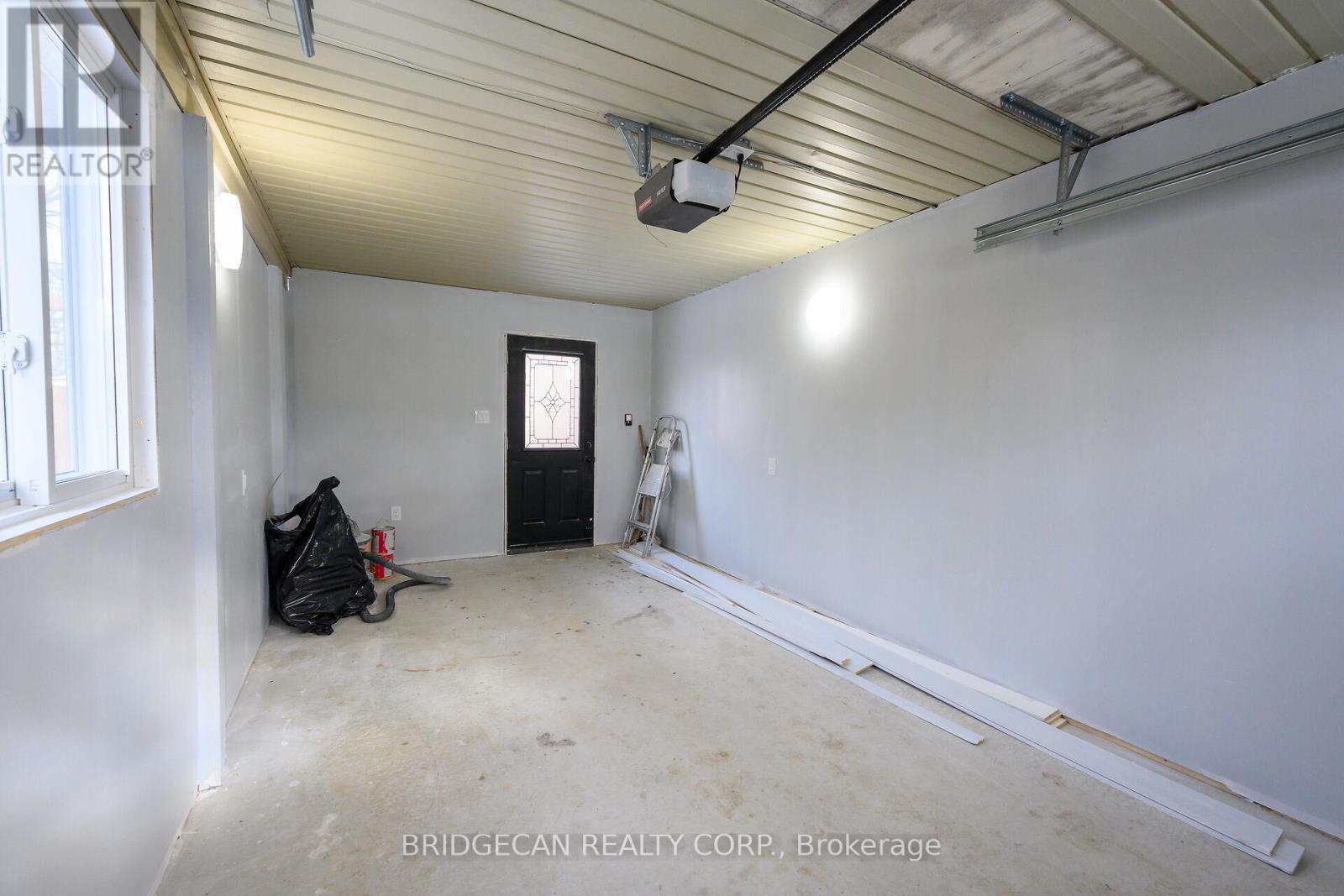 40 Westaway Place, Hamilton, ON - Indoor Photo Showing Other Room