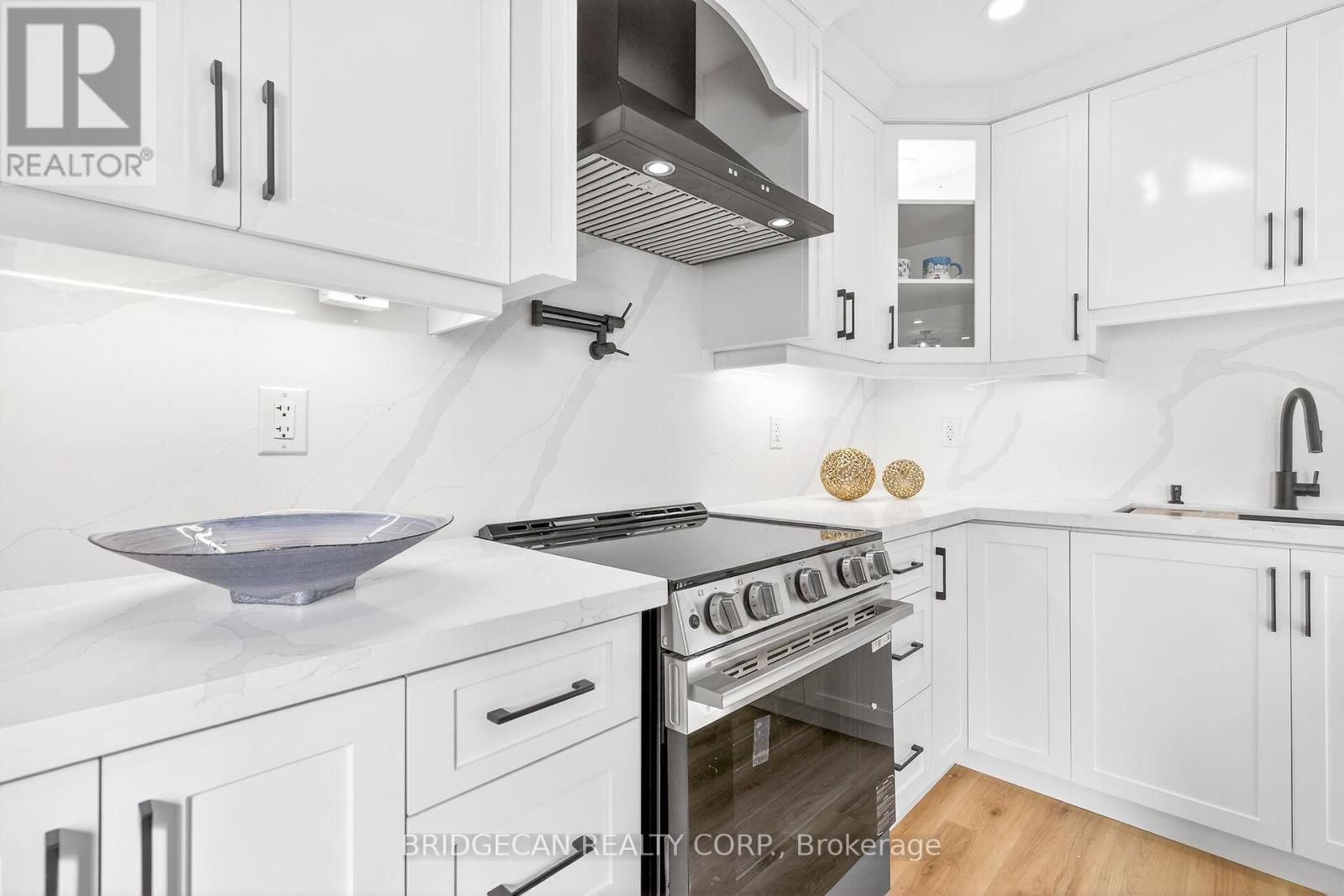 40 Westaway Place, Hamilton, ON - Indoor Photo Showing Kitchen