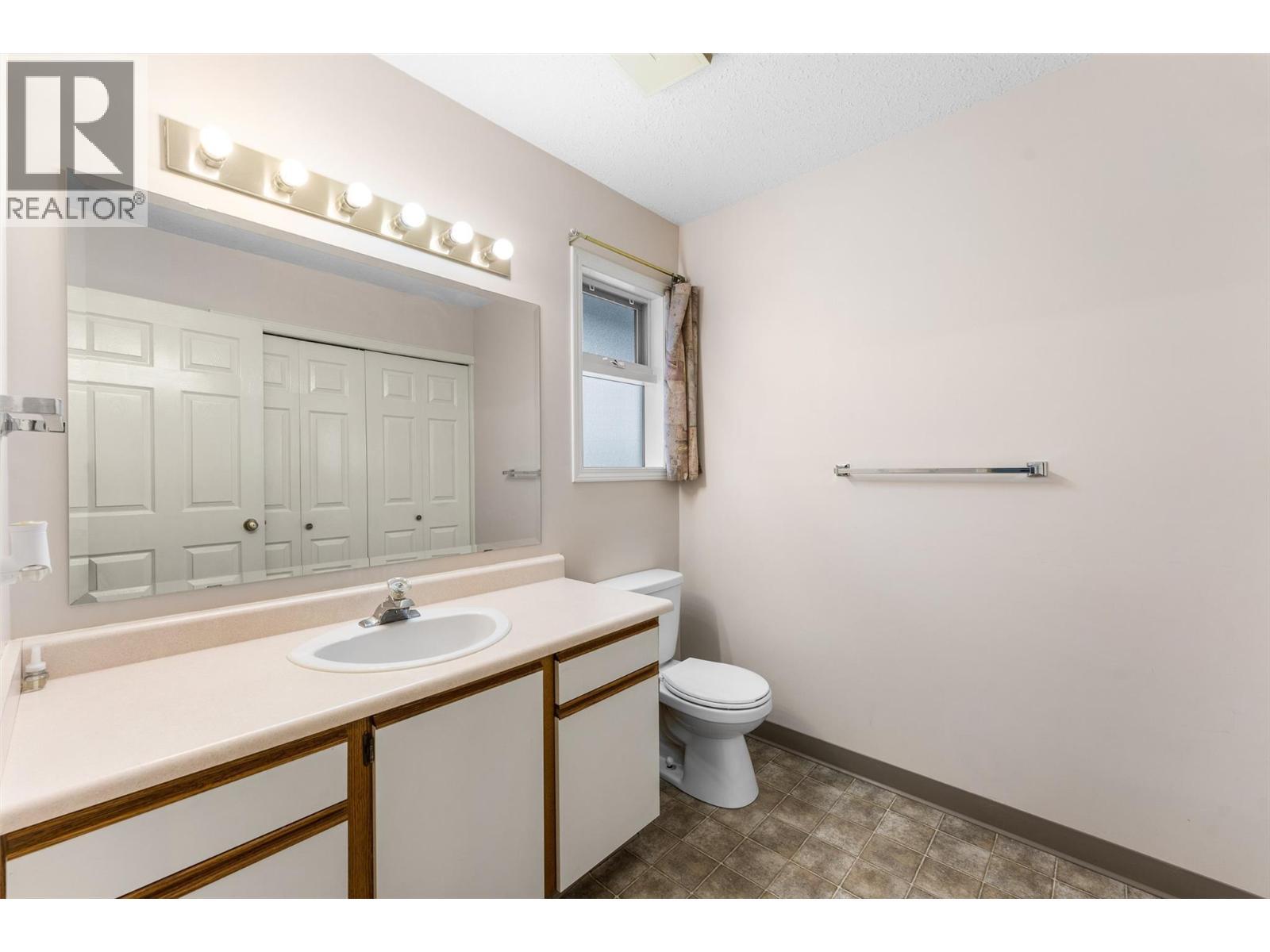 600 10 Street Sw Unit# 5, Salmon Arm, BC - Indoor Photo Showing Bathroom