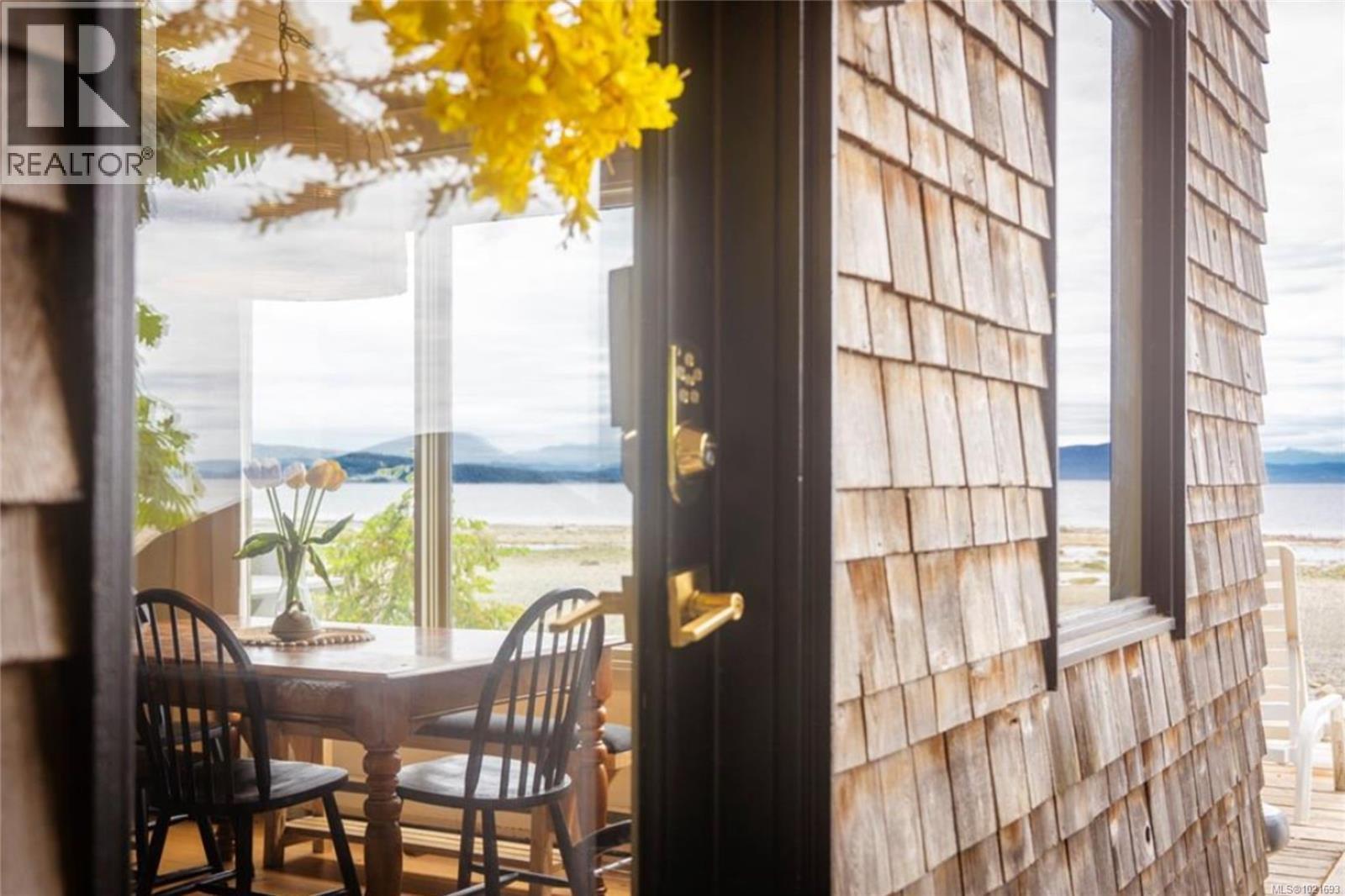 6641 Island Hwy W, Bowser, BC - Indoor Photo Showing Dining Room