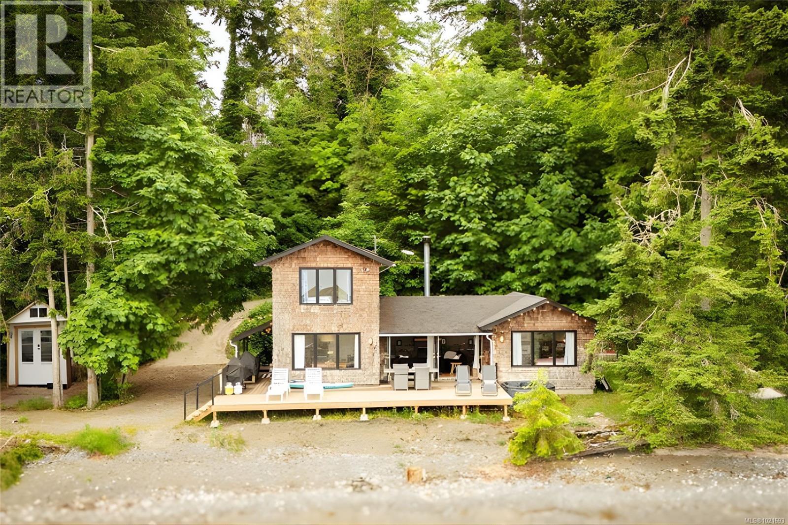 6641 Island Hwy W, Bowser, BC - Outdoor With Deck Patio Veranda