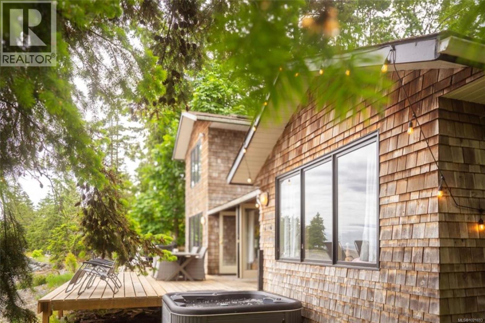 6641 Island Hwy W, Bowser, BC - Outdoor With Deck Patio Veranda