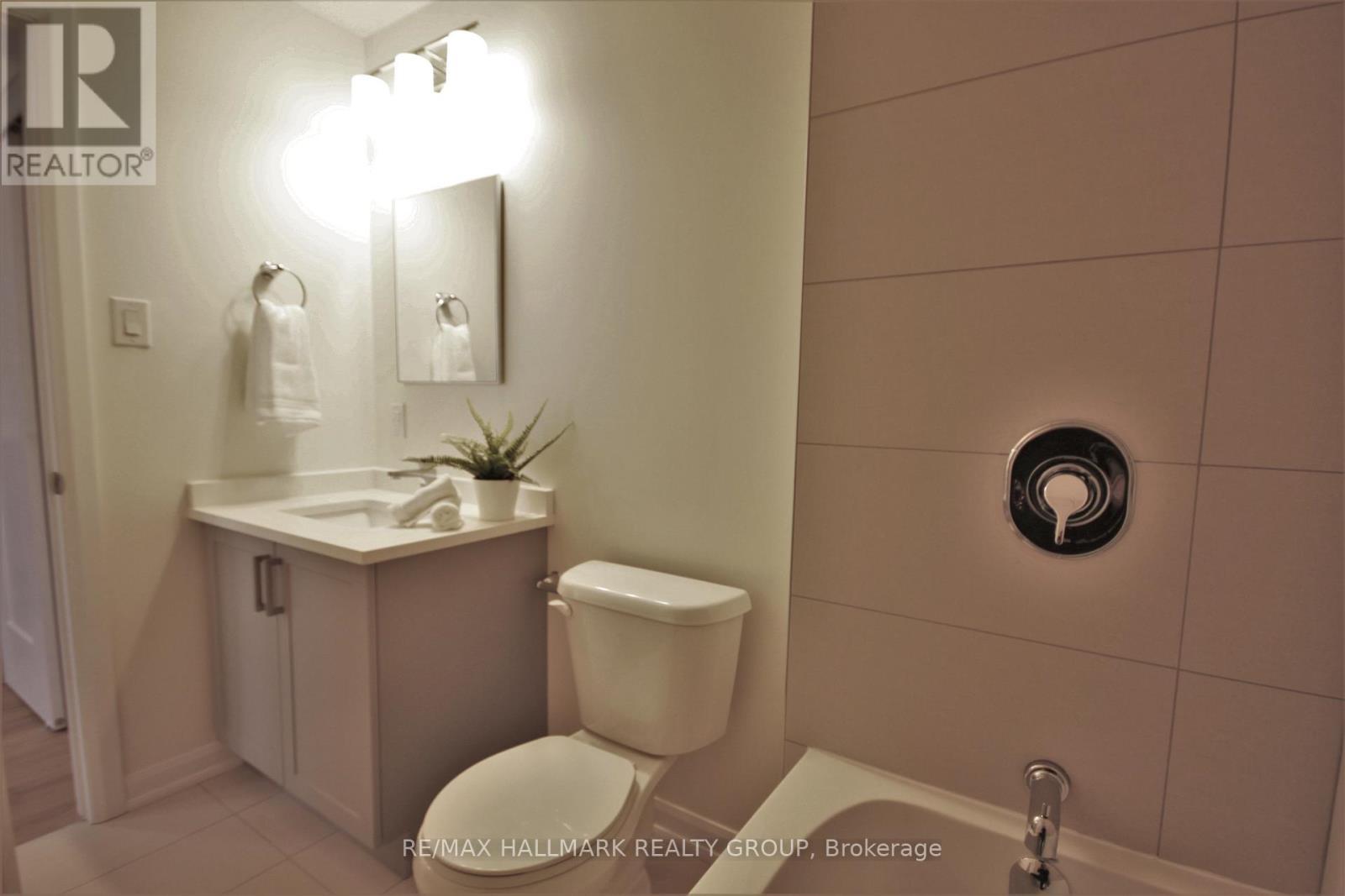 202 - 351 Croydon Avenue, Ottawa, ON - Indoor Photo Showing Bathroom