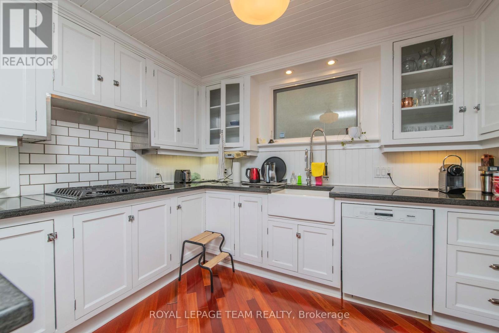 60 Goulburn Avenue, Ottawa, ON - Indoor Photo Showing Kitchen