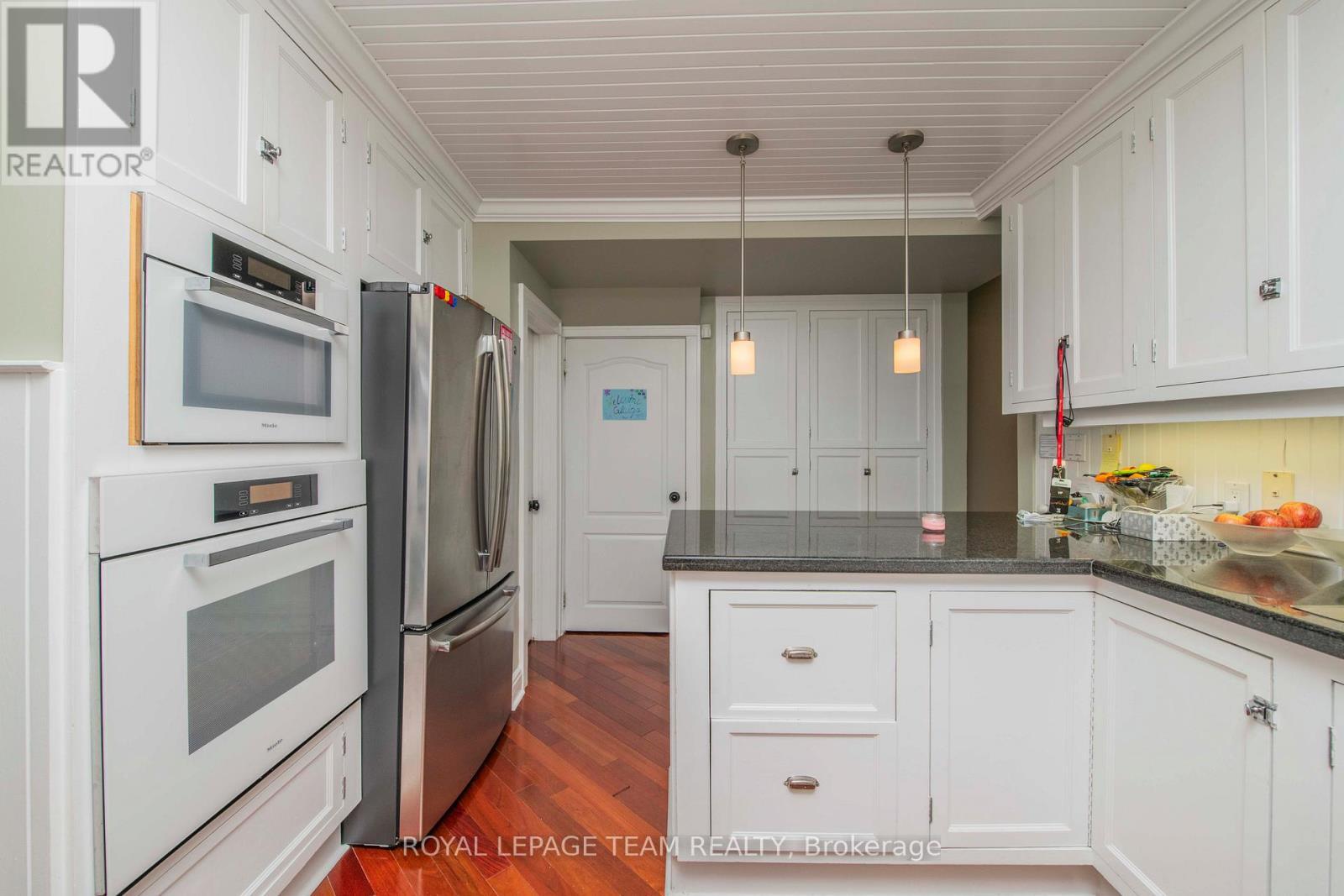 60 Goulburn Avenue, Ottawa, ON - Indoor Photo Showing Kitchen