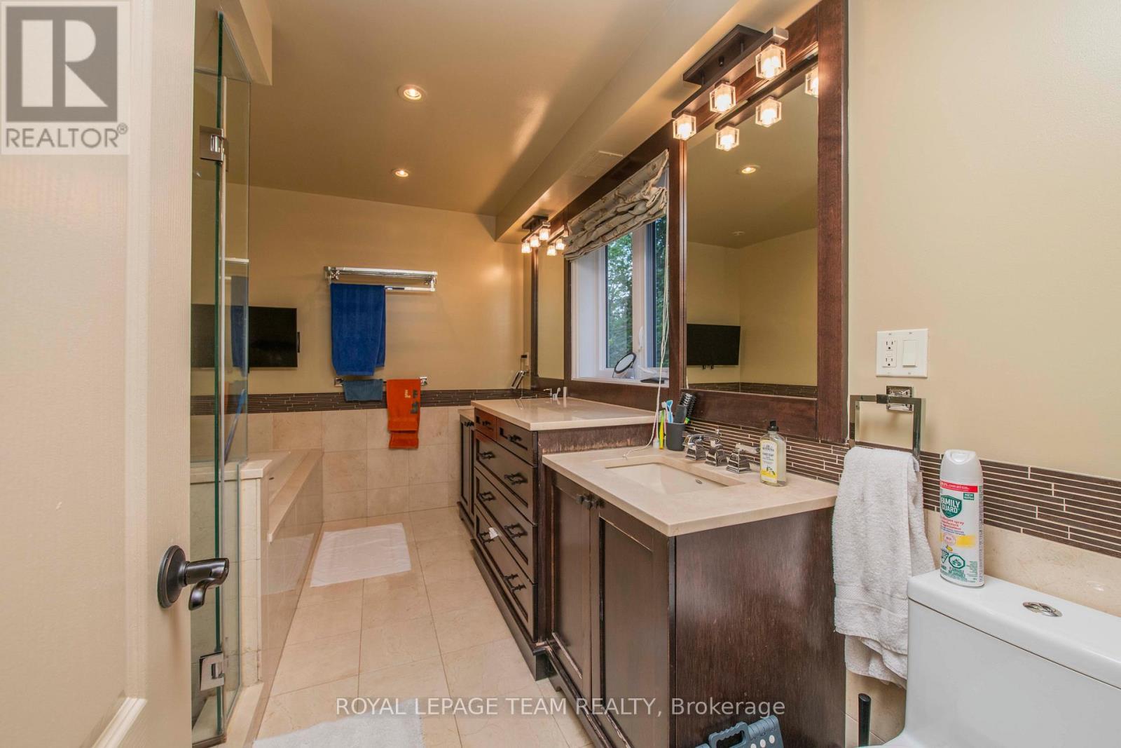 60 Goulburn Avenue, Ottawa, ON - Indoor Photo Showing Bathroom