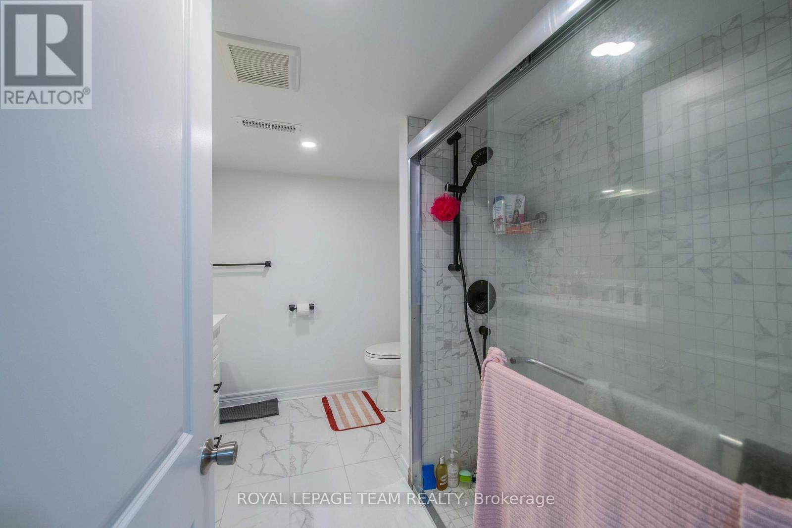 60 Goulburn Avenue, Ottawa, ON - Indoor Photo Showing Bathroom