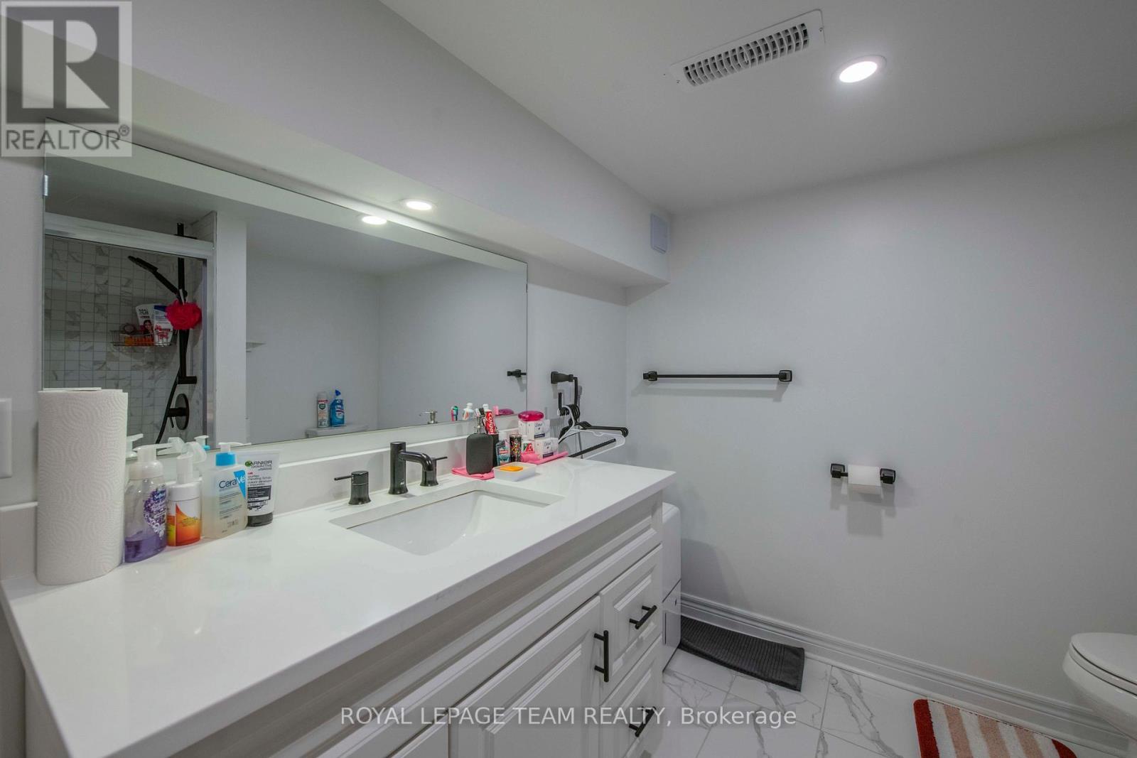60 Goulburn Avenue, Ottawa, ON - Indoor Photo Showing Bathroom