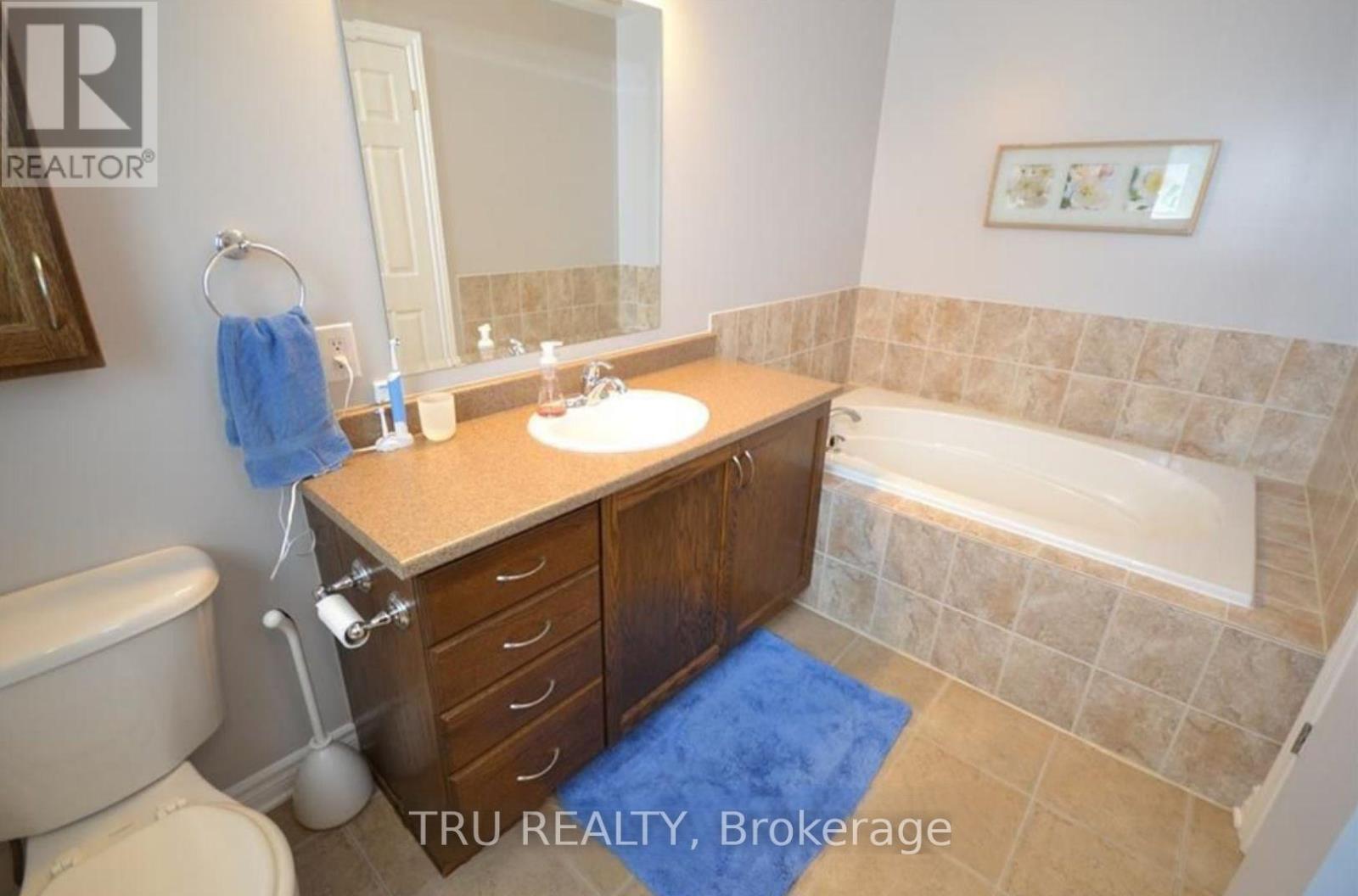 Primary Bathroom - 247 Hunterbrook Street, Ottawa, ON - Indoor Photo Showing Bathroom