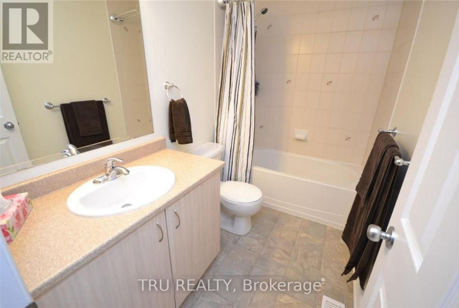 Main Bathroom- 2nd floor - 247 Hunterbrook Street, Ottawa, ON - Indoor Photo Showing Bathroom