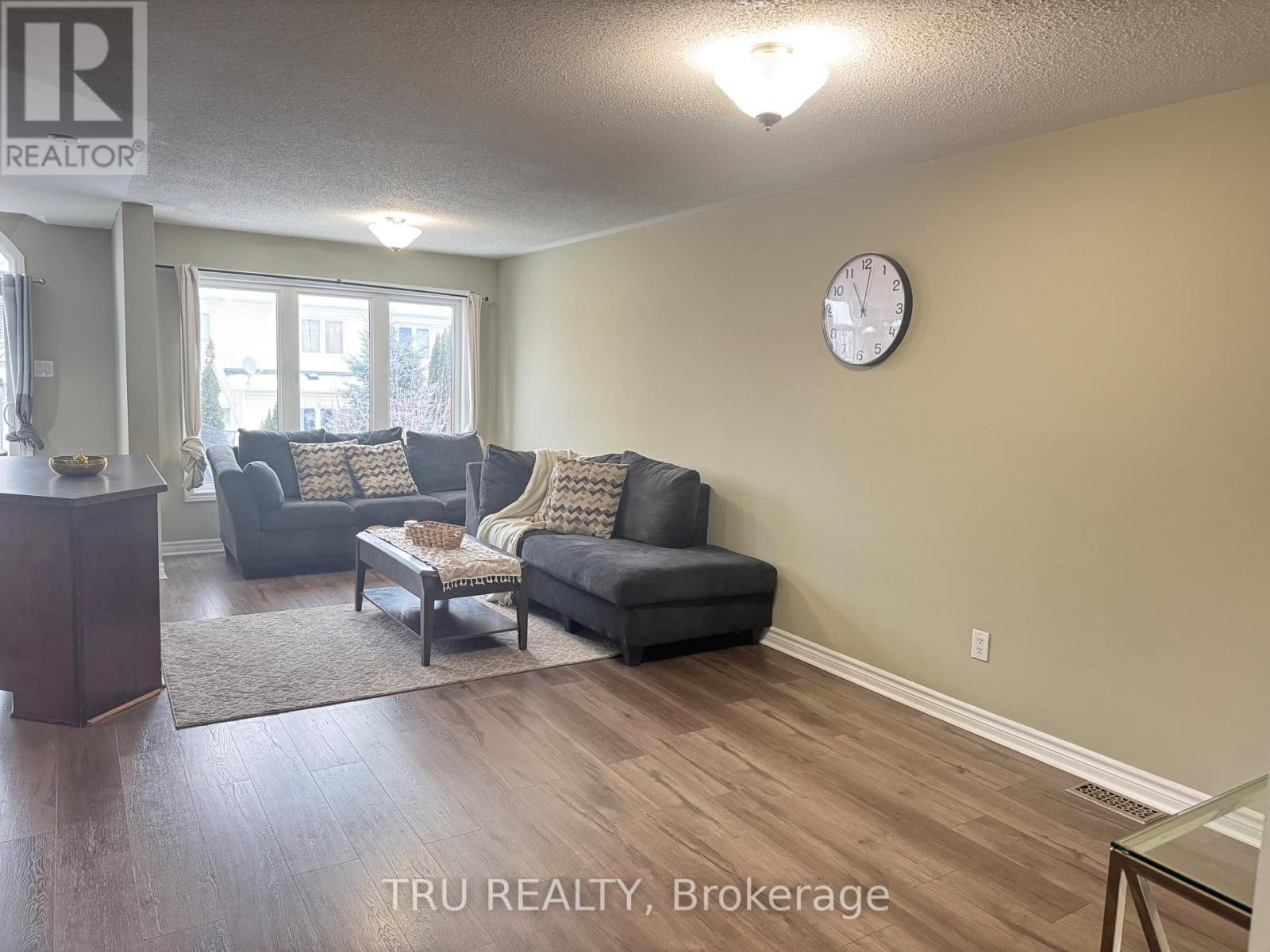247 Hunterbrook Street, Ottawa, ON - Indoor Photo Showing Living Room