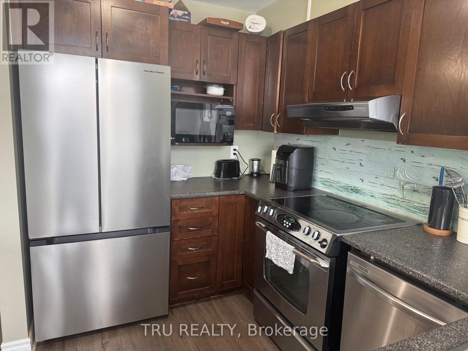 247 Hunterbrook Street, Ottawa, ON - Indoor Photo Showing Kitchen