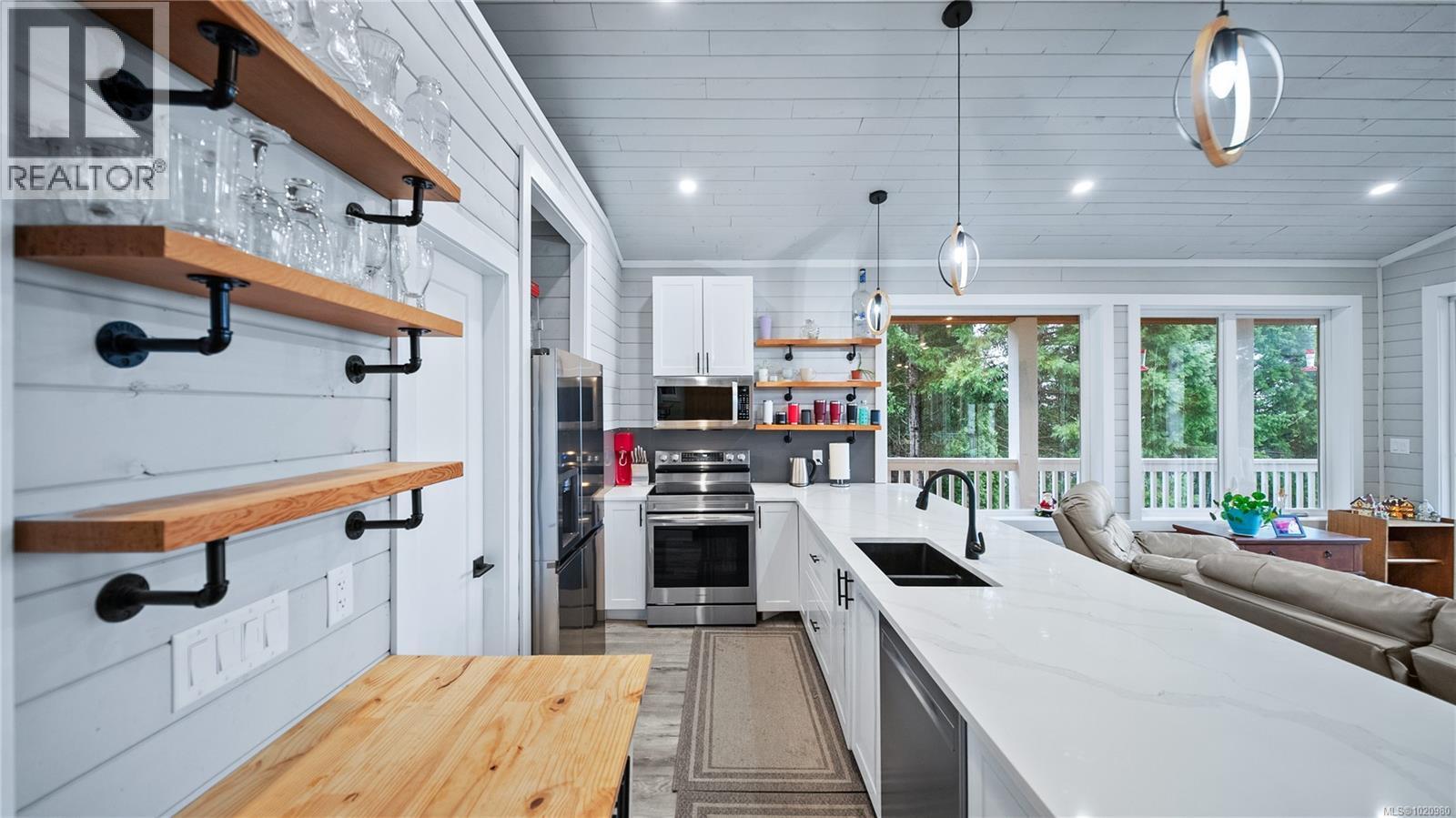 1550 Olympic Dr, Shawnigan Lake, BC - Indoor Photo Showing Kitchen With Double Sink