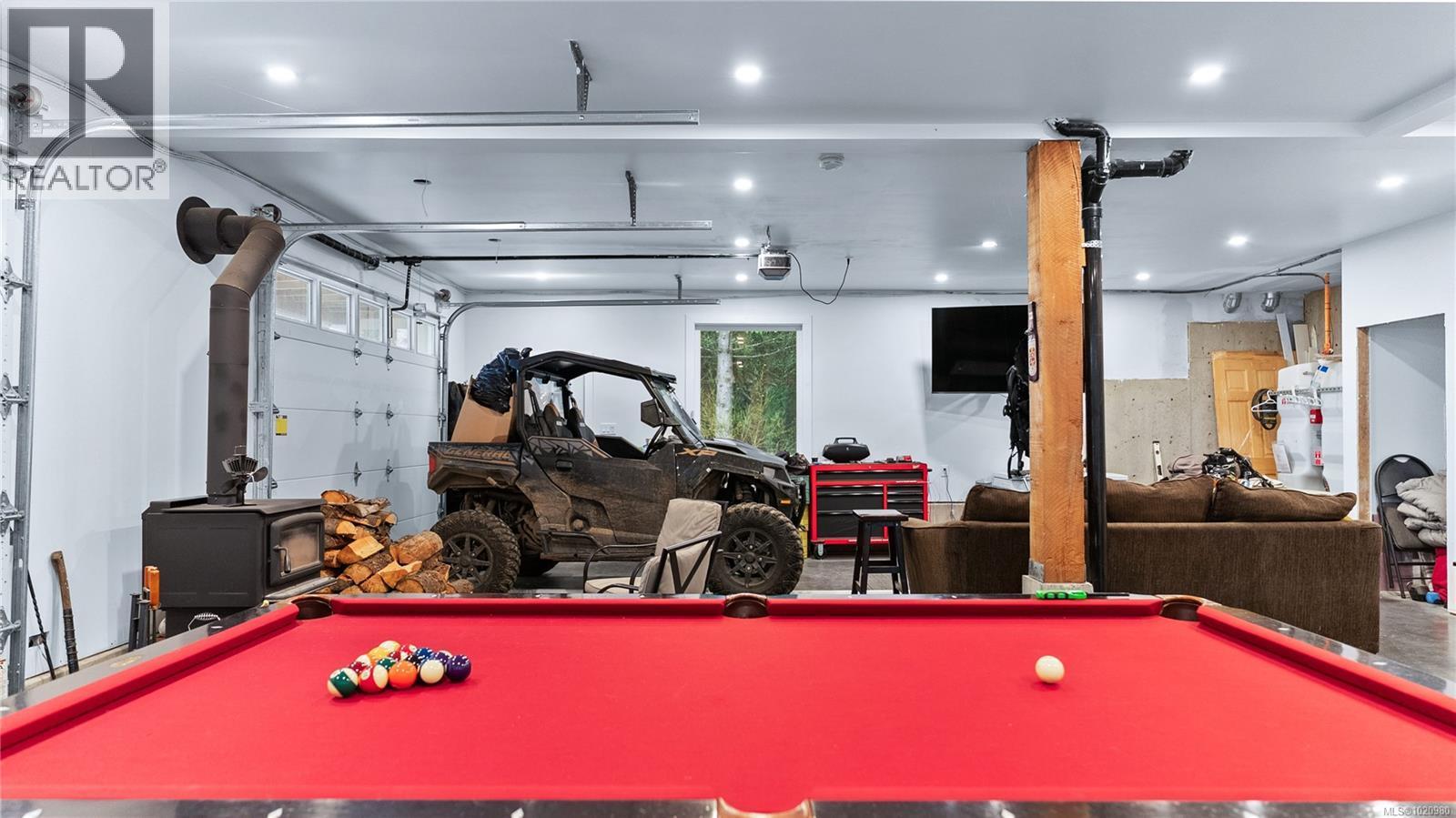 1550 Olympic Dr, Shawnigan Lake, BC - Indoor Photo Showing Other Room