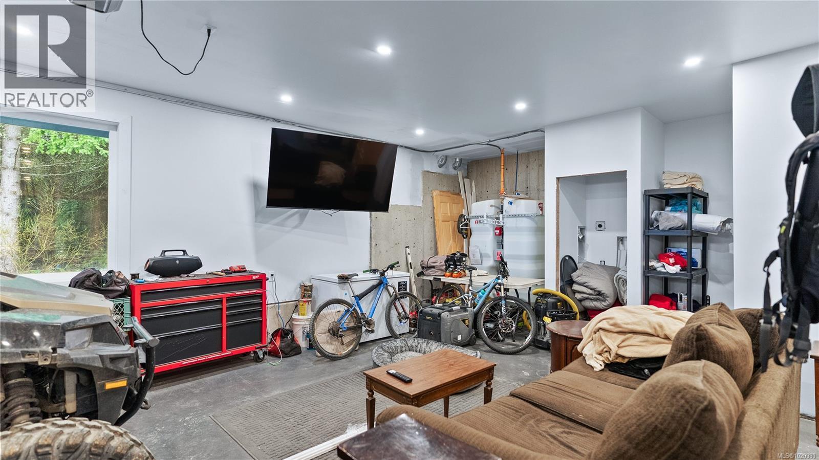 1550 Olympic Dr, Shawnigan Lake, BC - Indoor