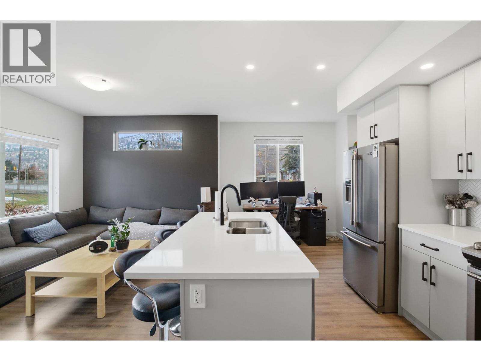 2925 Westsyde Road Unit# 101, Kamloops, BC - Indoor Photo Showing Kitchen With Stainless Steel Kitchen With Double Sink With Upgraded Kitchen