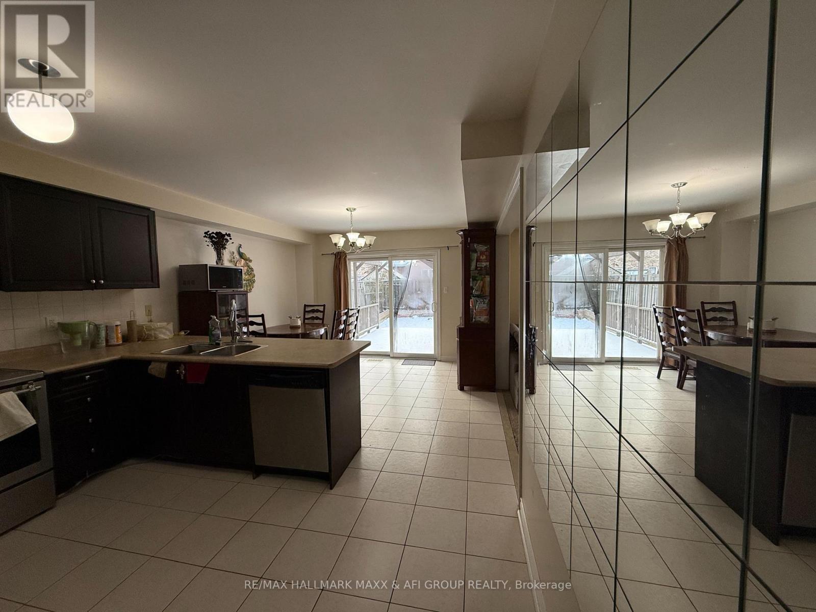 40 Chatterson Street, Whitby, ON - Indoor Photo Showing Kitchen