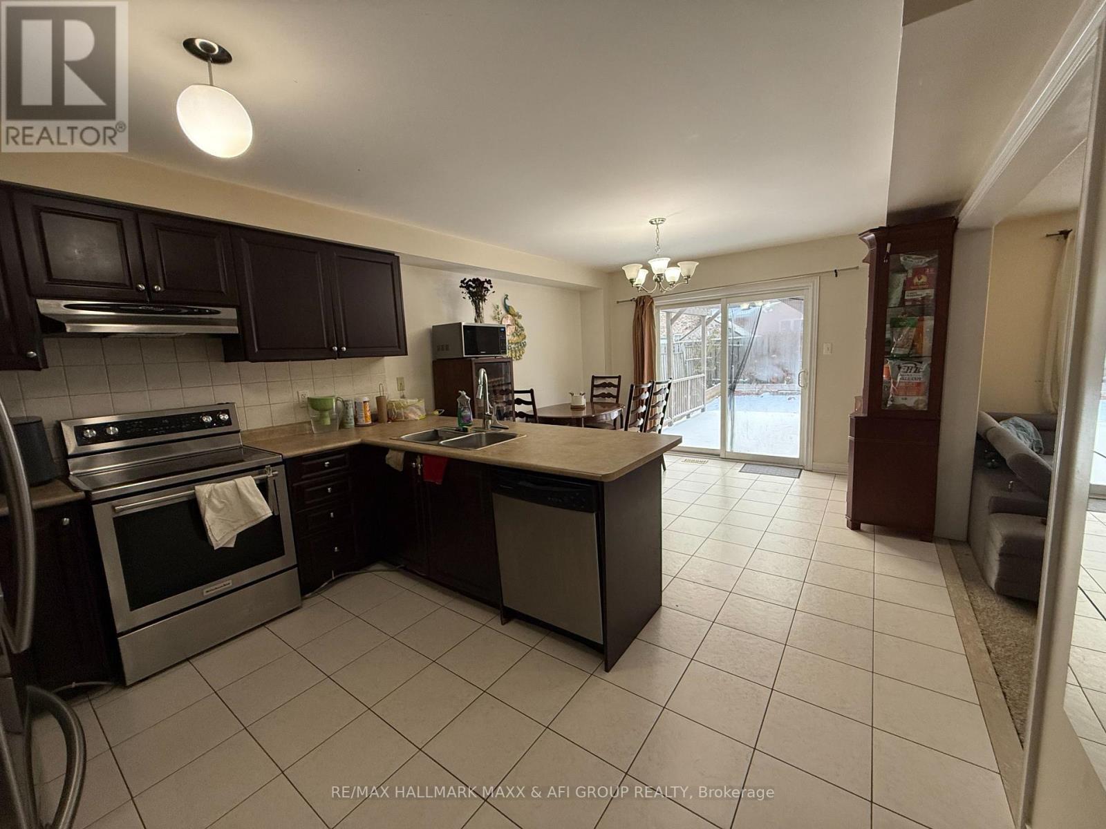 40 Chatterson Street, Whitby, ON - Indoor Photo Showing Kitchen With Double Sink