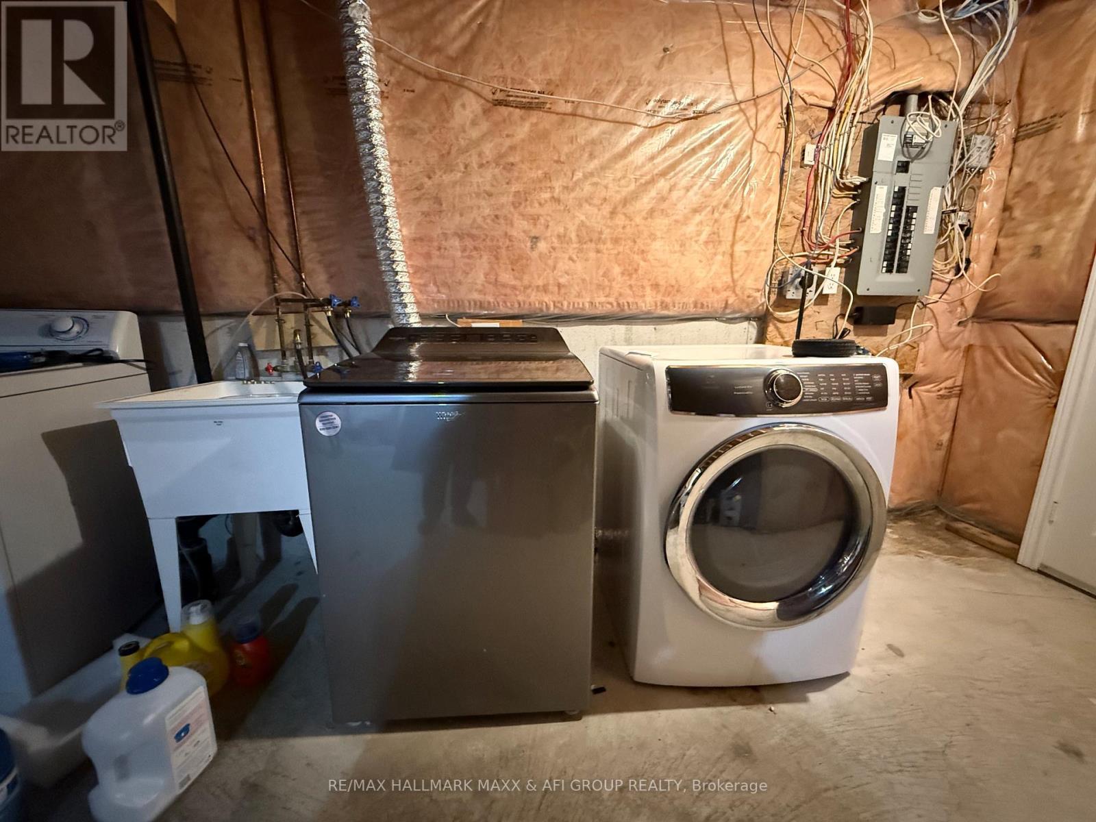 40 Chatterson Street, Whitby, ON - Indoor Photo Showing Laundry Room
