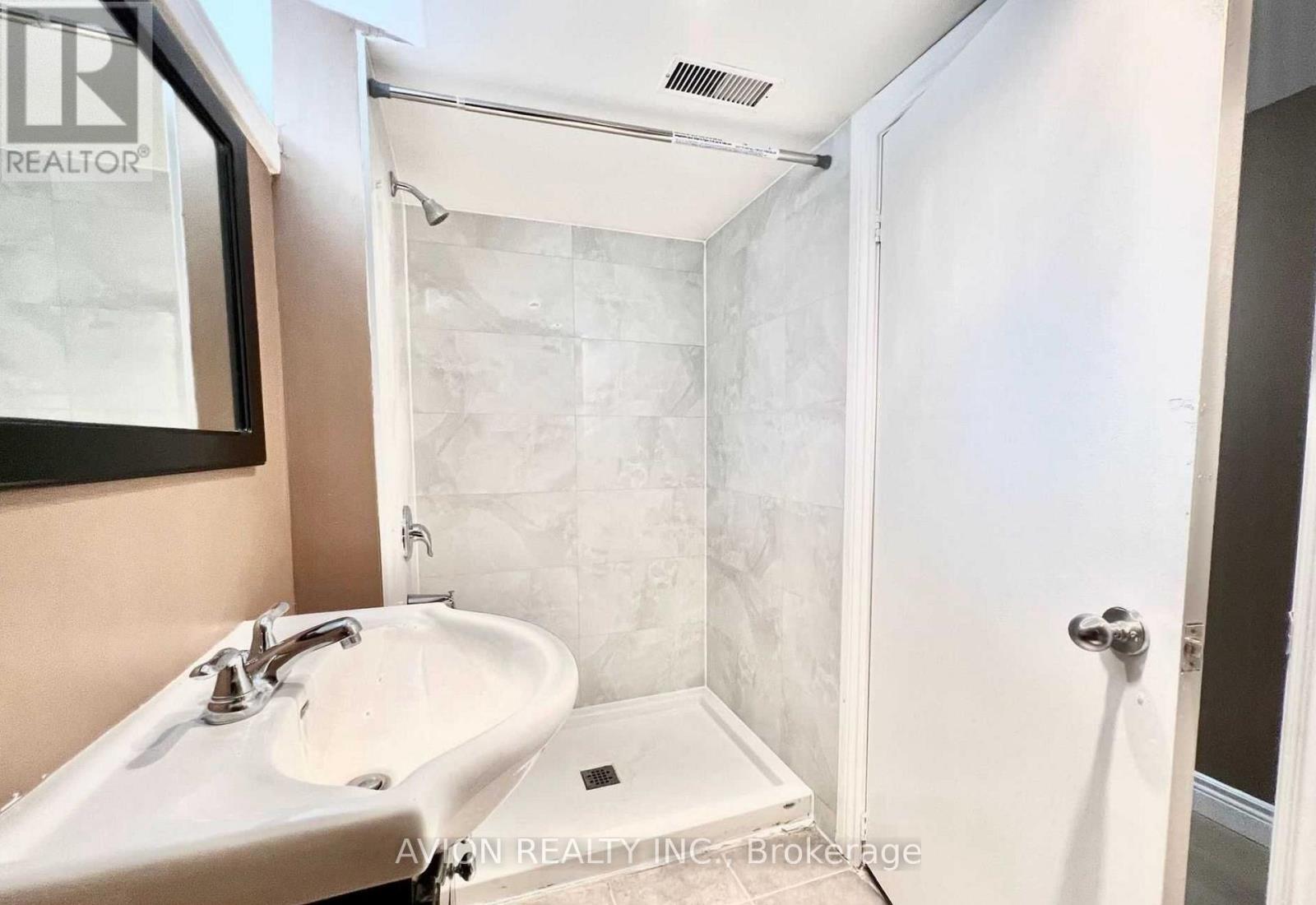 878 West Shore Boulevard, Pickering, ON - Indoor Photo Showing Bathroom