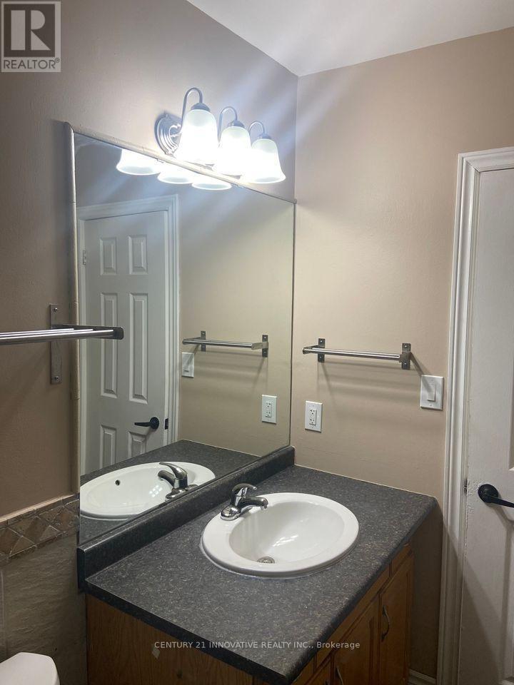 330 Rosedale Drive, Whitby, ON - Indoor Photo Showing Bathroom