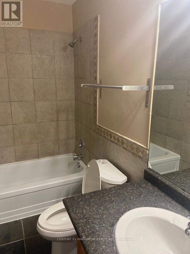 330 Rosedale Drive, Whitby, ON - Indoor Photo Showing Bathroom