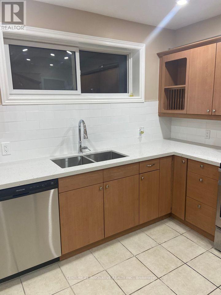 330 Rosedale Drive, Whitby, ON - Indoor Photo Showing Kitchen With Double Sink