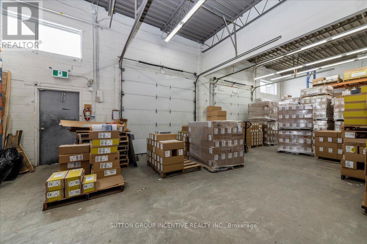 8/9 - 18 Alliance Boulevard, Barrie, ON